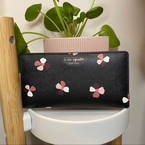 Cute Kate Spade Large Black  Bi Fold Wallet
